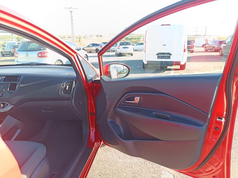 Kia Rio (2012) - fotka 9 z 32