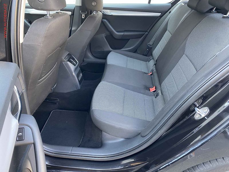 Škoda Octavia (2013) 1.4 TSi, Ambition, AC, park - fotka 10 z 17