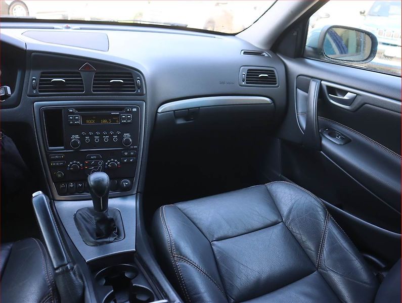 Volvo S60 (2009) 2.5T, nová STK, levný provoz - fotka 8 z 15