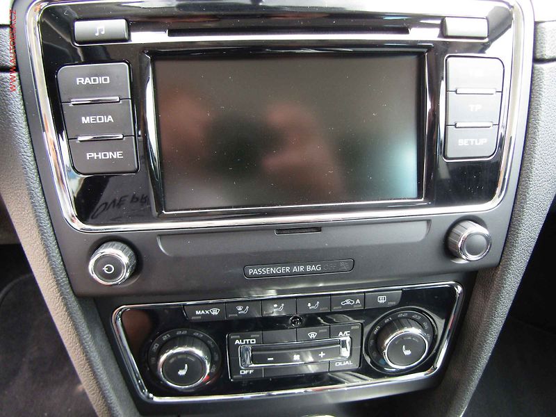 Škoda Superb (2014) 2.0 TDi, ČR, Elegance, DSG - fotka 13 z 21