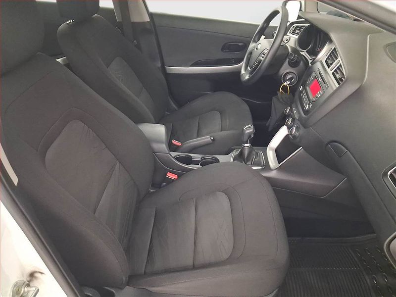 Kia Ceed (2015) 1.4 CVVT, Serv.kniha - fotka 9 z 17