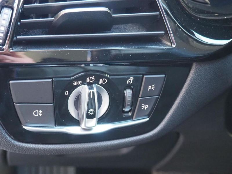 BMW Řada 5 (2018) 520d xDrive, HeadUp, Key - fotka 23 z 41