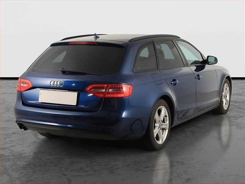 Audi A4 (2012) Ambition 2.0 TDI, Navi, Xenony - fotka 5 z 18