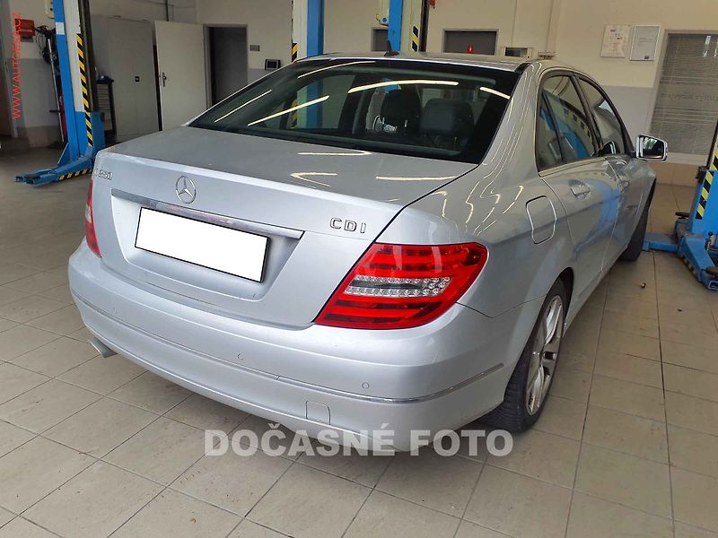 Mercedes-Benz Třídy C (2011) 2.2d - fotka 2 z 3