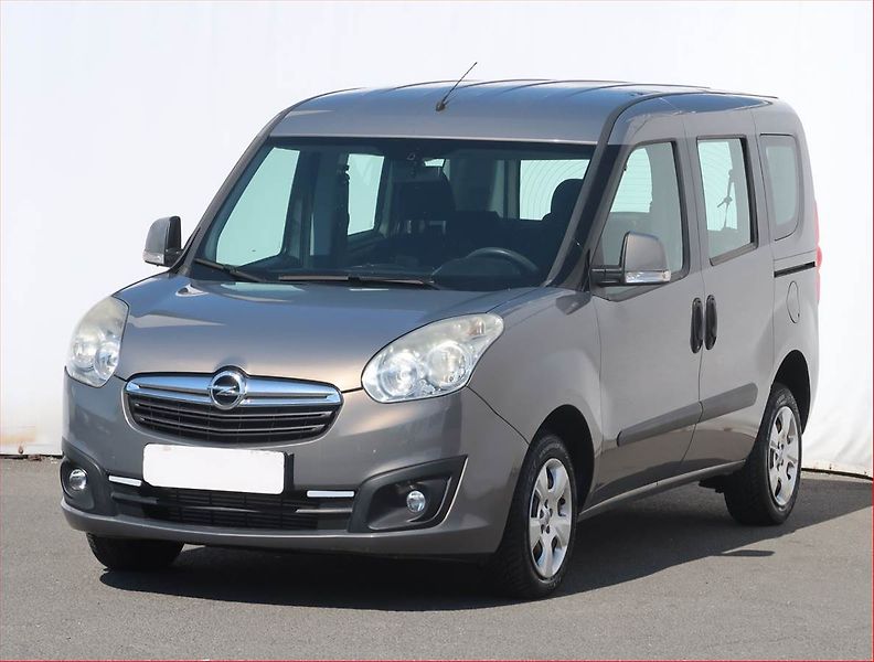 Opel Combo (2013) 1.6 CDTI, 5Míst, ČR - fotka 2 z 16