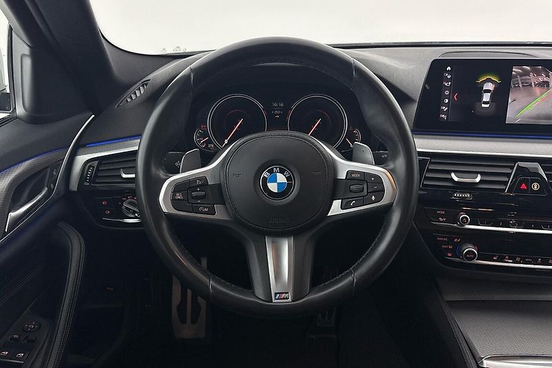 BMW Řada 5 520d xDrive Limousine - fotka 9 z 23
