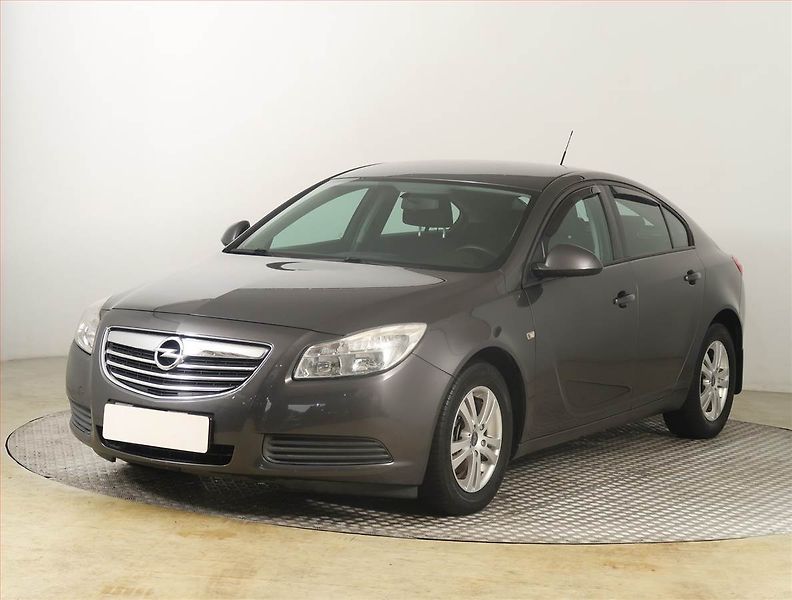 Opel Insignia (2009) 1.8, Serv.kniha, Park. senzory - fotka 2 z 16