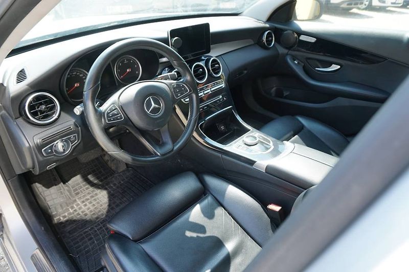 Mercedes-Benz Třídy C (2017) C220  4 MATIC - fotka 25 z 48