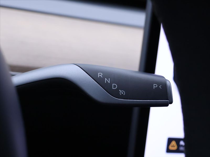 Tesla Model Y Long Range AWD 75kWh SoH 90% - fotka 16 z 29