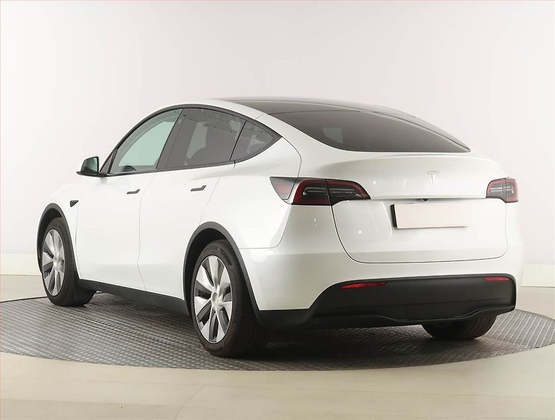 Tesla Model Y (2023) RWD LFP 60kWh, SoH 97% - fotka 4 z 33