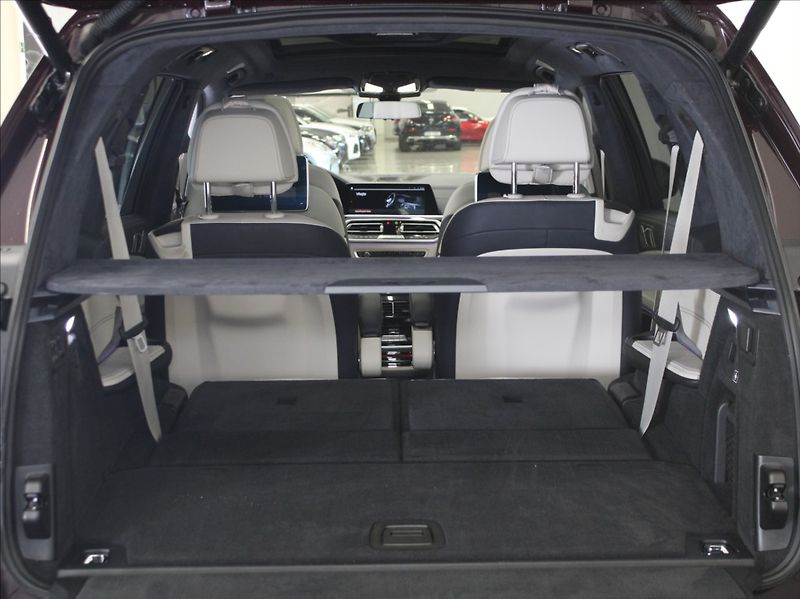 BMW X7 3,0 40xD M-paket B&W 6-míst ČR - fotka 42 z 51