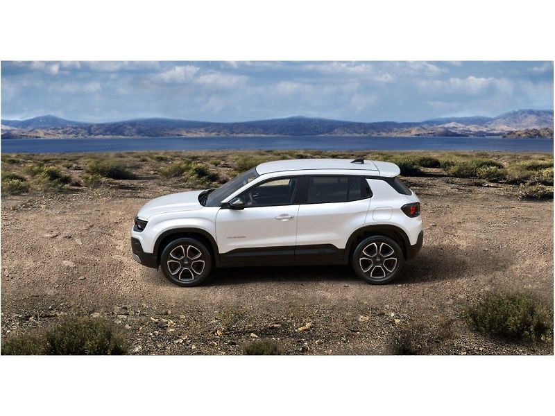 Jeep Avenger (2026) 1.2 T e-Hybrid AT 110k Summit - fotka 3 z 8