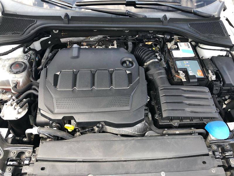 Škoda Octavia COMBI 2.0 TDi STYLE - fotka 30 z 30