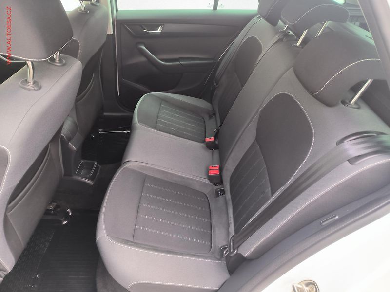 Škoda Fabia (2019) 1.0 TSI, ČR, Style, navi, LED - fotka 10 z 23