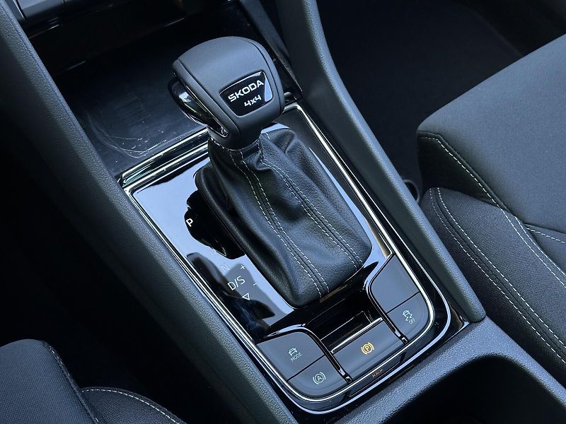 Škoda Karoq 2.0TSi 4x4 DSG 190PS Sportline - fotka 37 z 47