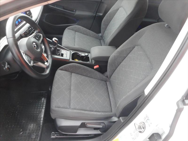Volkswagen Golf 1,5 TSi 1.Majitel ČR - fotka 14 z 23