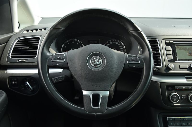 Volkswagen Sharan 1.4 TSI 110kW DSG HIGHLINE - fotka 14 z 28