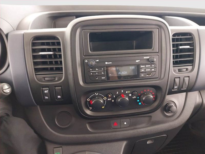 Opel Vivaro (2019) 1.6 BiCDTI, Bus, 6Míst, ČR - fotka 12 z 18