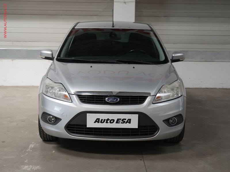 Ford Focus (2009) 1.6i, AC, park.čidla - fotka 2 z 17