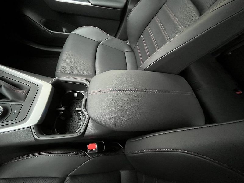 Toyota RAV4 2.5 TNGA PHEV Executive JBL - fotka 24 z 28