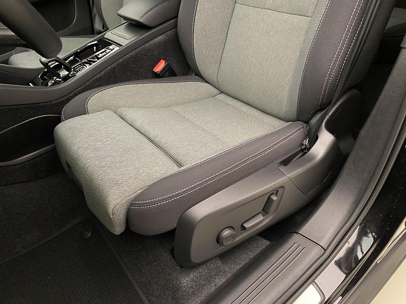 Volvo XC40 B3 PLUS BLACK EDITION AUT CZ - fotka 25 z 56