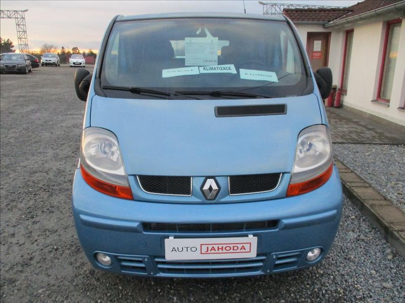 Renault Trafic 2,5 DCi, 8 míst, klima, tažné, - fotka 2 z 29