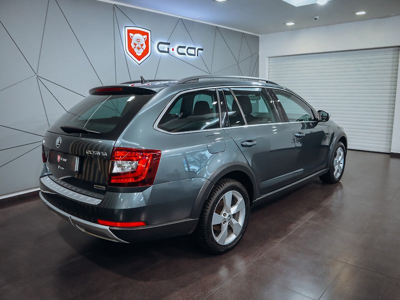 Škoda Octavia Scout 4x4 2,0 TDI - fotka 4 z 28