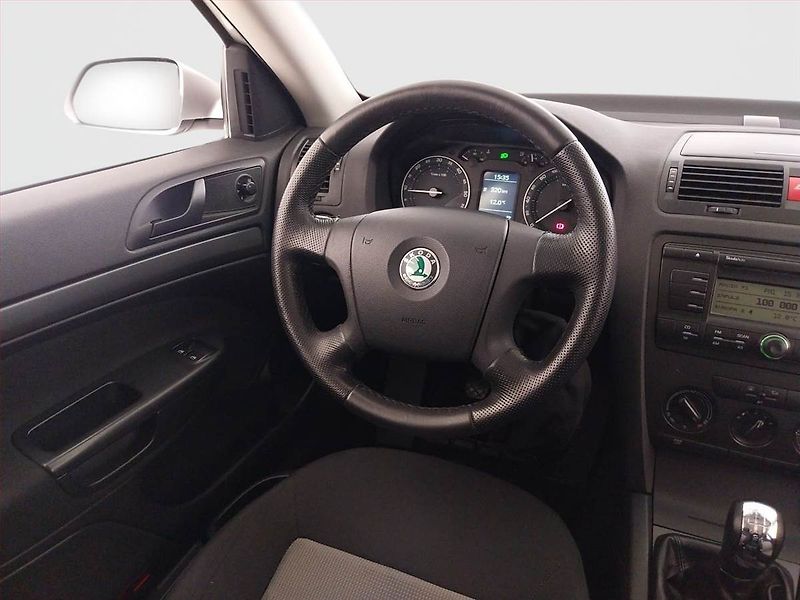 Škoda Octavia (2007) Ambiente Plus 1.9 TDI - fotka 7 z 17