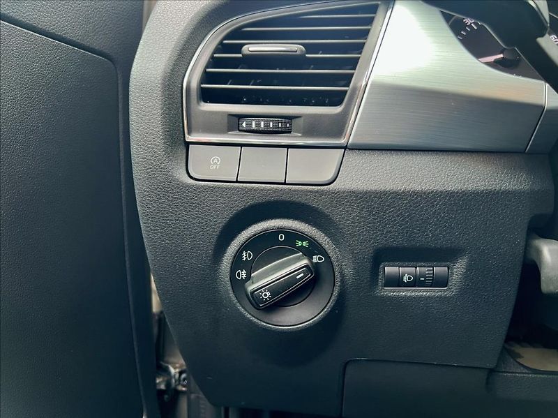 Škoda Fabia 1,0 MPI / KLIMA - fotka 32 z 37