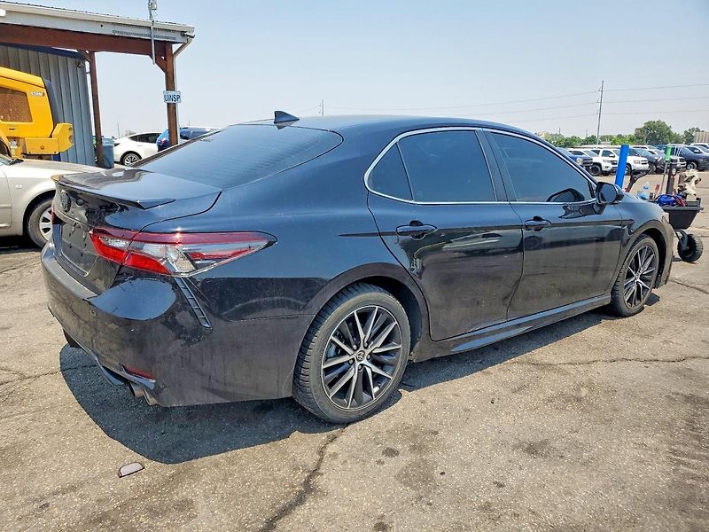 Toyota Camry (2024) SE - fotka 3 z 11
