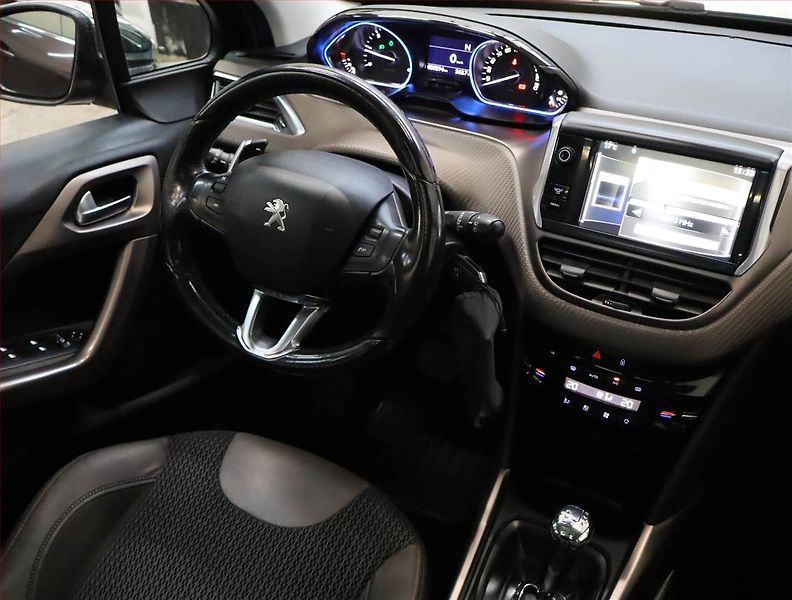 Peugeot 2008 (2013) 1.6 e-HDi, Automat, Navi - fotka 7 z 22
