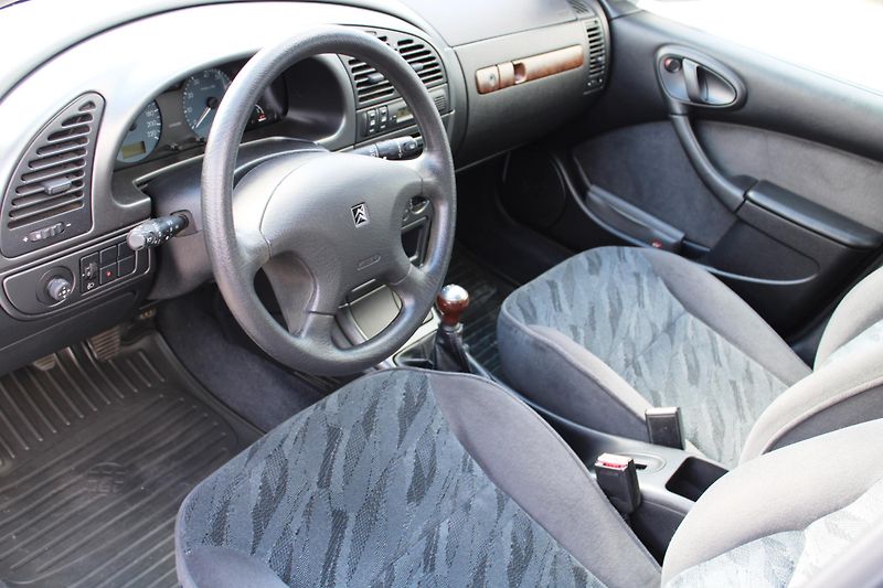 Citroën Xsara (2001) 1.4i VELICE ZACHOVALÝ STAV - fotka 9 z 19