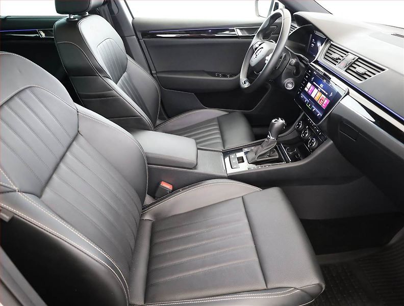 Škoda Superb (2023) Laurin&Klement 2.0 TDI - fotka 7 z 21