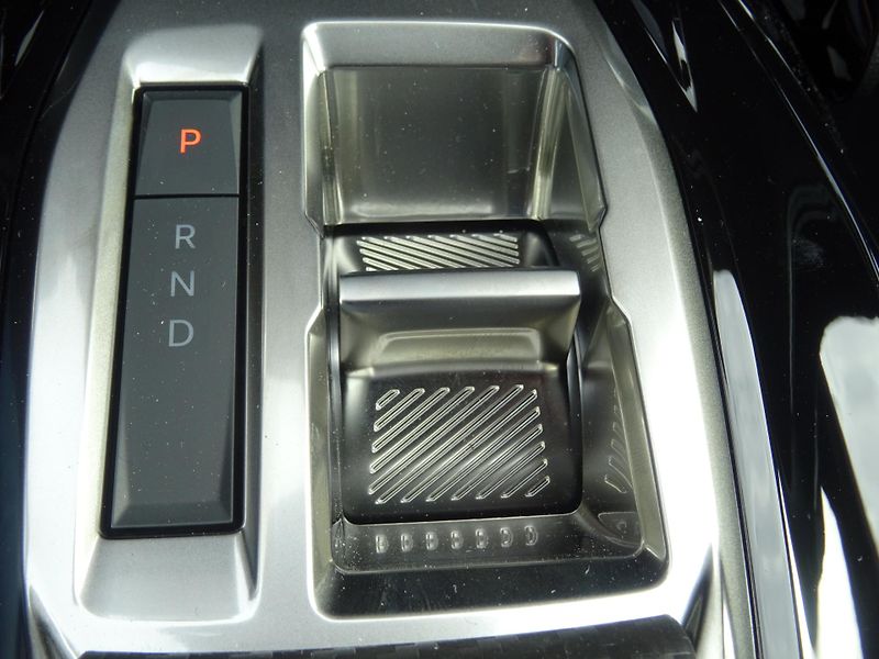 Peugeot 2008 (2026) ALLURE Hybrid 145k e-DCS6 - fotka 36 z 45