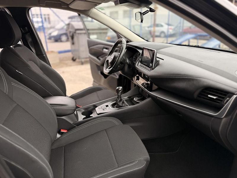 Nissan Qashqai (2022) 1.3 MHEV,140PS,ZÁRUKA - fotka 3 z 37