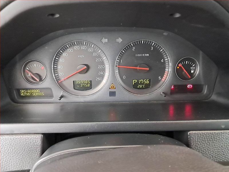 Volvo XC90 (2004) D5, 4X4, Automat, nová STK - fotka 11 z 18