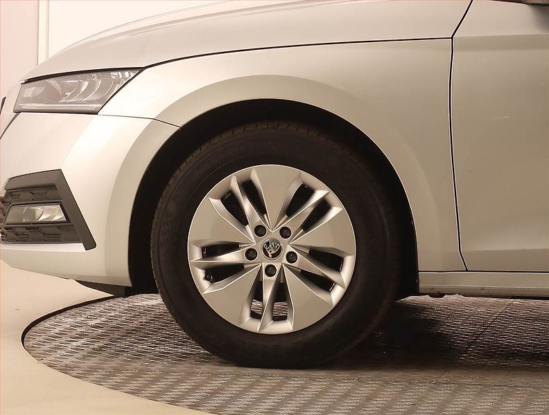 Škoda Octavia (2022) Ambition 2.0 TDI, ČR,1.maj - fotka 14 z 24