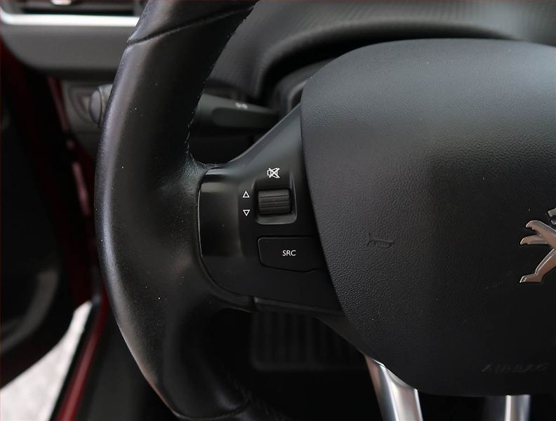 Peugeot 2008 (2018) 1.2 PureTech, Serv.kniha - fotka 16 z 20