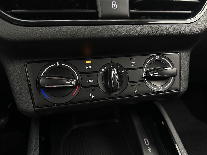 Škoda Kamiq 1,5 TSi 110kW VÝHŘEV TAŽNÉ ČR - fotka 22 z 35