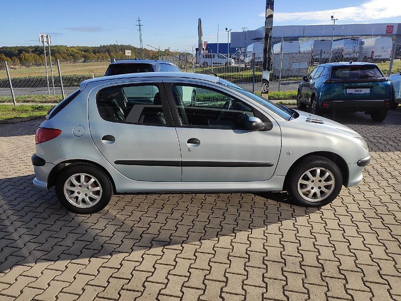 Peugeot 206 (2007) 1.4i 75k MAN5  - fotka 8 z 21