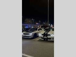 Sobotní sraz tuningových aut v Trutnově na parkovišti u obchodního centra Tesco byl pod drobnohledem Policie ČR.