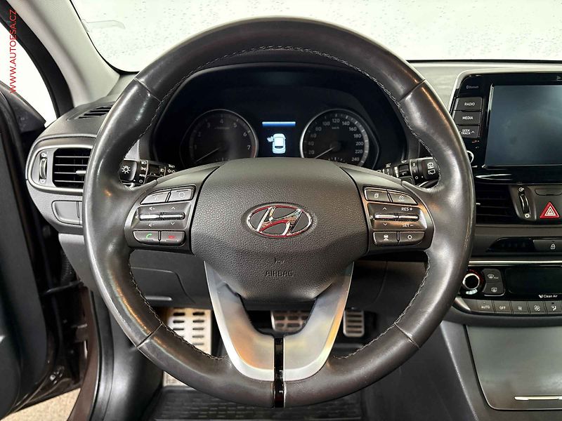 Hyundai i30 (2017) 1.4 TGDi, 1.maj,ČR, Bixen - fotka 17 z 17