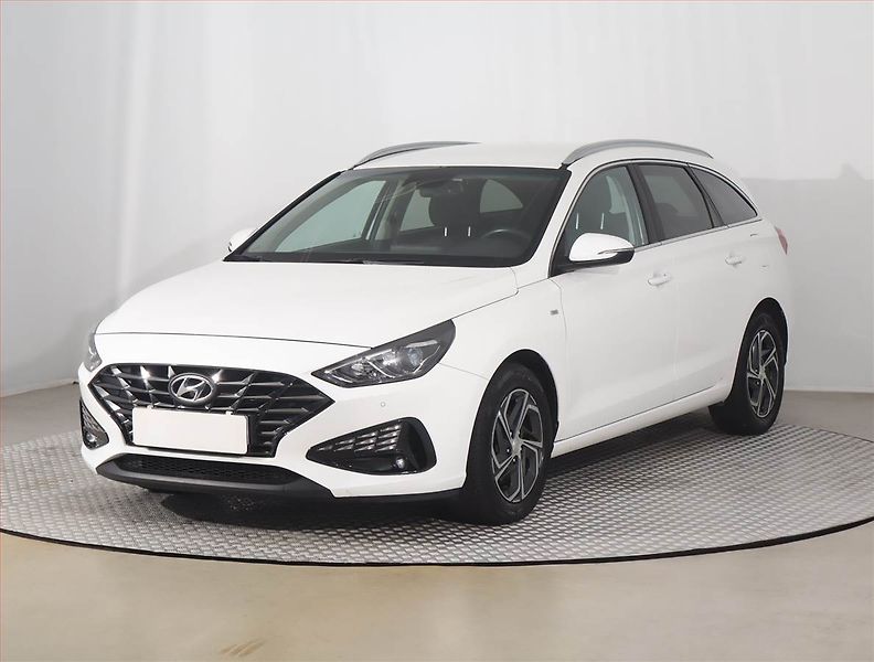 Hyundai i30 (2022) Family 1.5 T-GDI MHEV - fotka 2 z 15