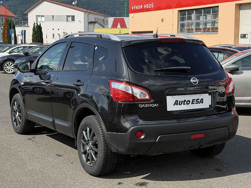 Nissan Qashqai (2012) 2.0 16V, AT, tempo, panor - fotka 6 z 16