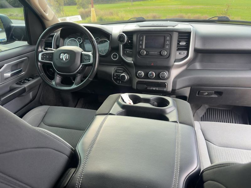 Dodge RAM 1500 (2020) 3,6 Bighorn Lonestar Quad 4x4  - fotka 8 z 19