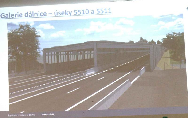 Provoz u rozestavěného úseku dálnice D55 u Bzence druhé květnové ráno 2025.