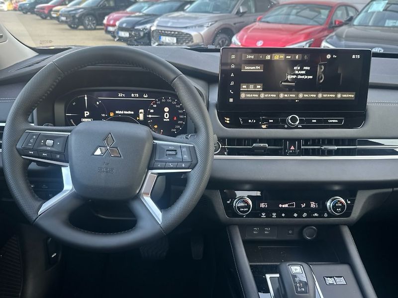 Mitsubishi Outlander (2026) INTENSE+ 4×4 | 225 kW | MY25 - fotka 11 z 27