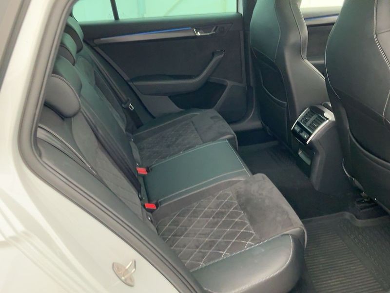 Škoda Superb (2021) Sportline 2.0 TSI 4x4 DSG - fotka 12 z 12