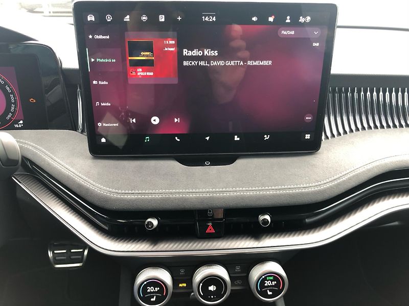Škoda Superb 2.0 TSI  DSG 7° - fotka 20 z 30