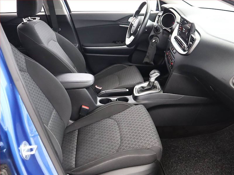 Kia Ceed (2020) 1.4 T-GDI, Automat, Serv.kniha - fotka 7 z 18